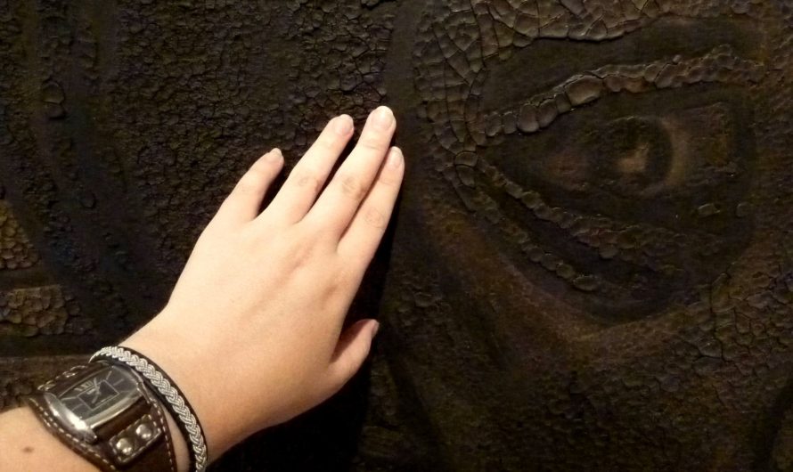 Сонник: Трогать