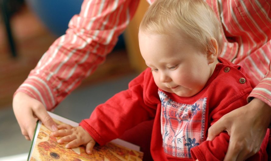 Сонник Нянчить