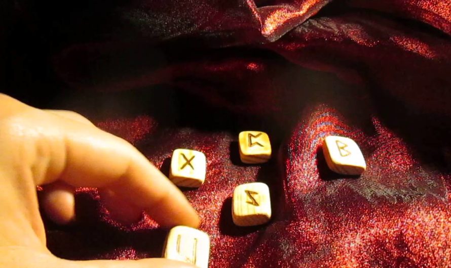 Бесплатное гадание на костях «Любит ли он меня»